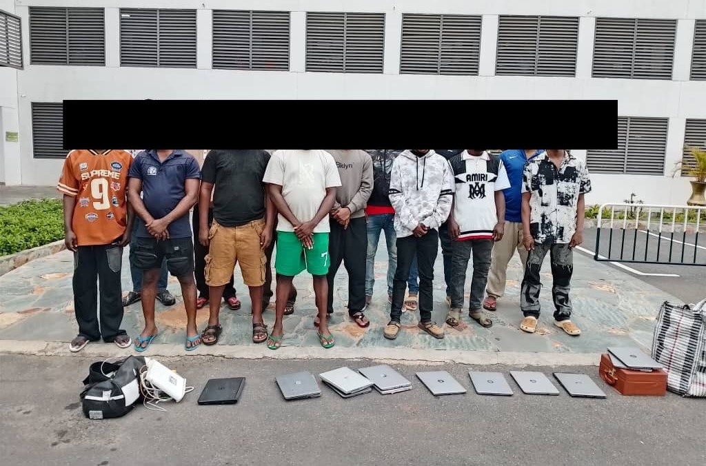 Les cybercriminels arrêtés au Ghana avec les appareils saisis